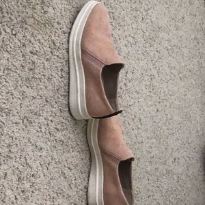 Naturalized blush suede shoes